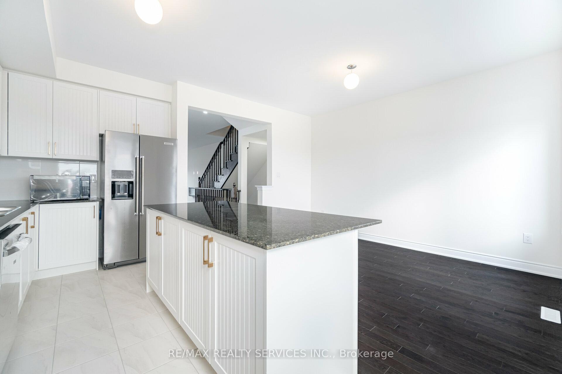 Photo 15 of 399 Tennant Circle, Vaughan, Vellore Village — HOMEH