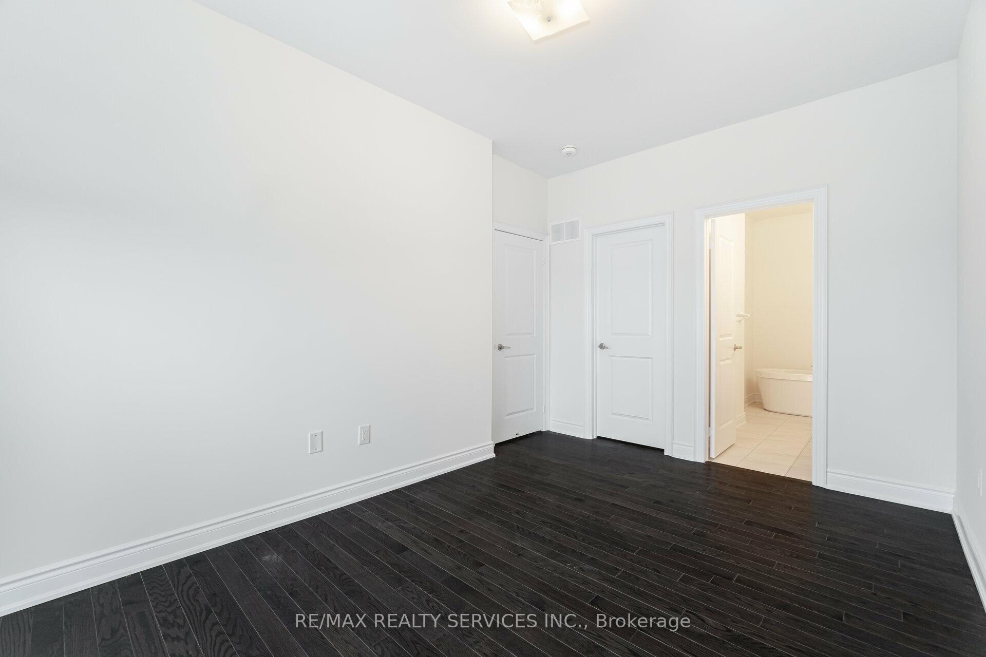 Photo 20 of 399 Tennant Circle, Vaughan, Vellore Village — HOMEH