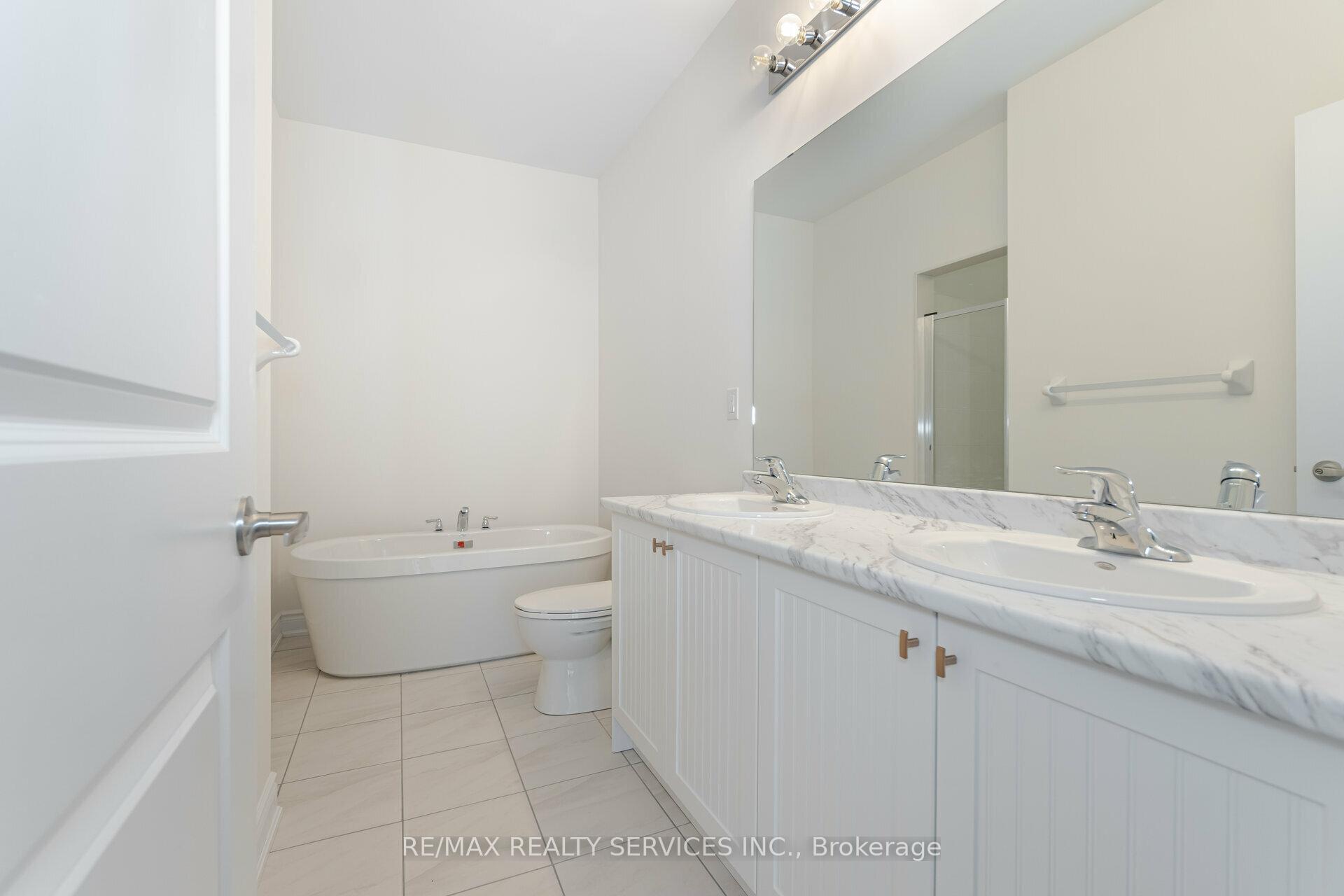 Photo 21 of 399 Tennant Circle, Vaughan, Vellore Village — HOMEH
