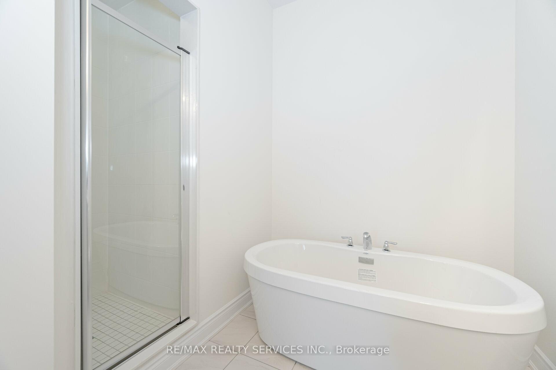 Photo 22 of 399 Tennant Circle, Vaughan, Vellore Village — HOMEH