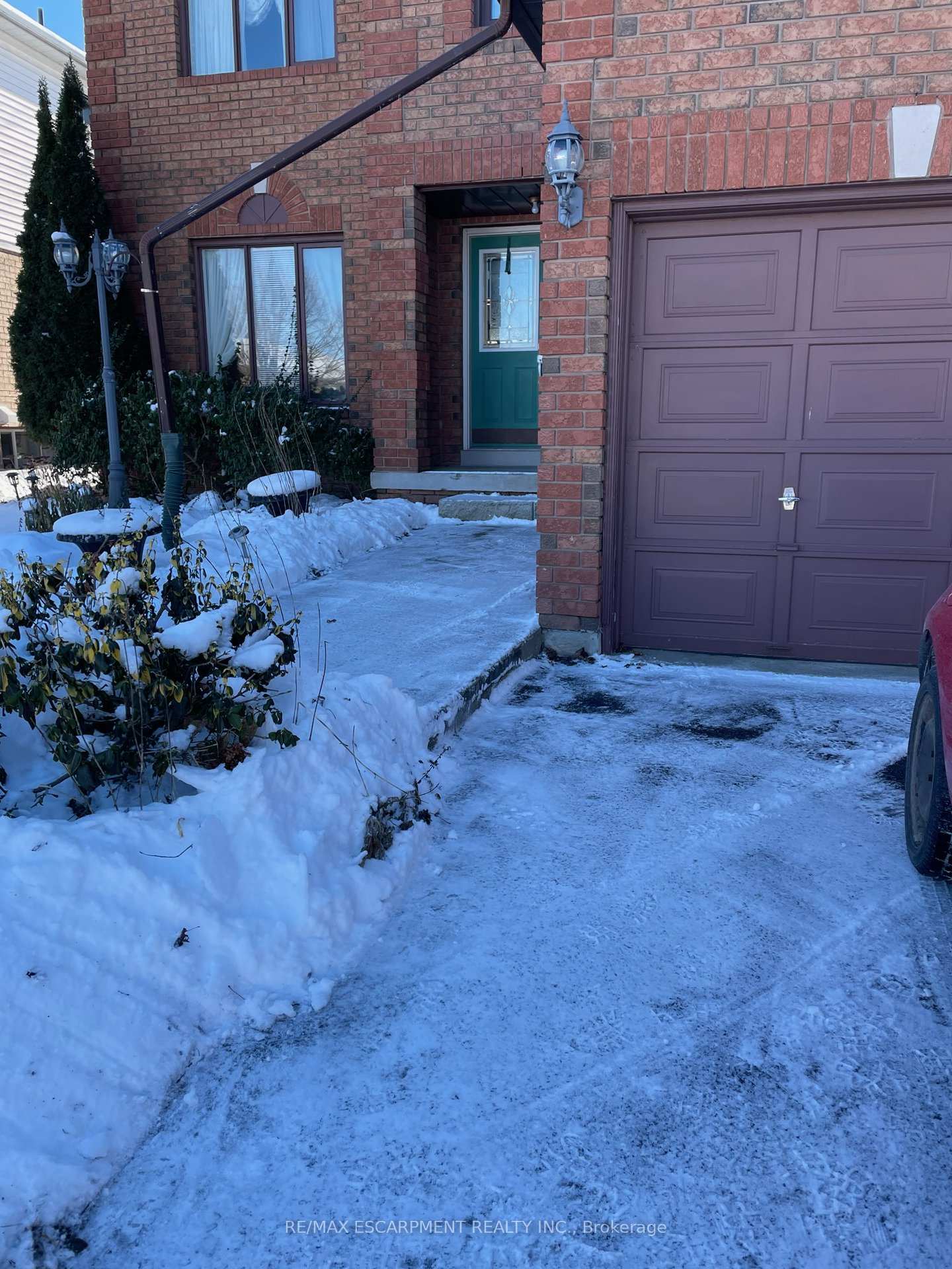 Photo 3 of 537 Westman Avenue, Peterborough, Otonabee Ward 1 — HOMEH