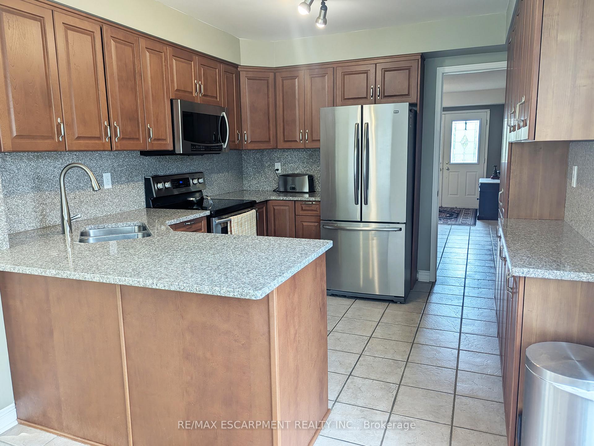 Photo 5 of 537 Westman Avenue, Peterborough, Otonabee Ward 1 — HOMEH
