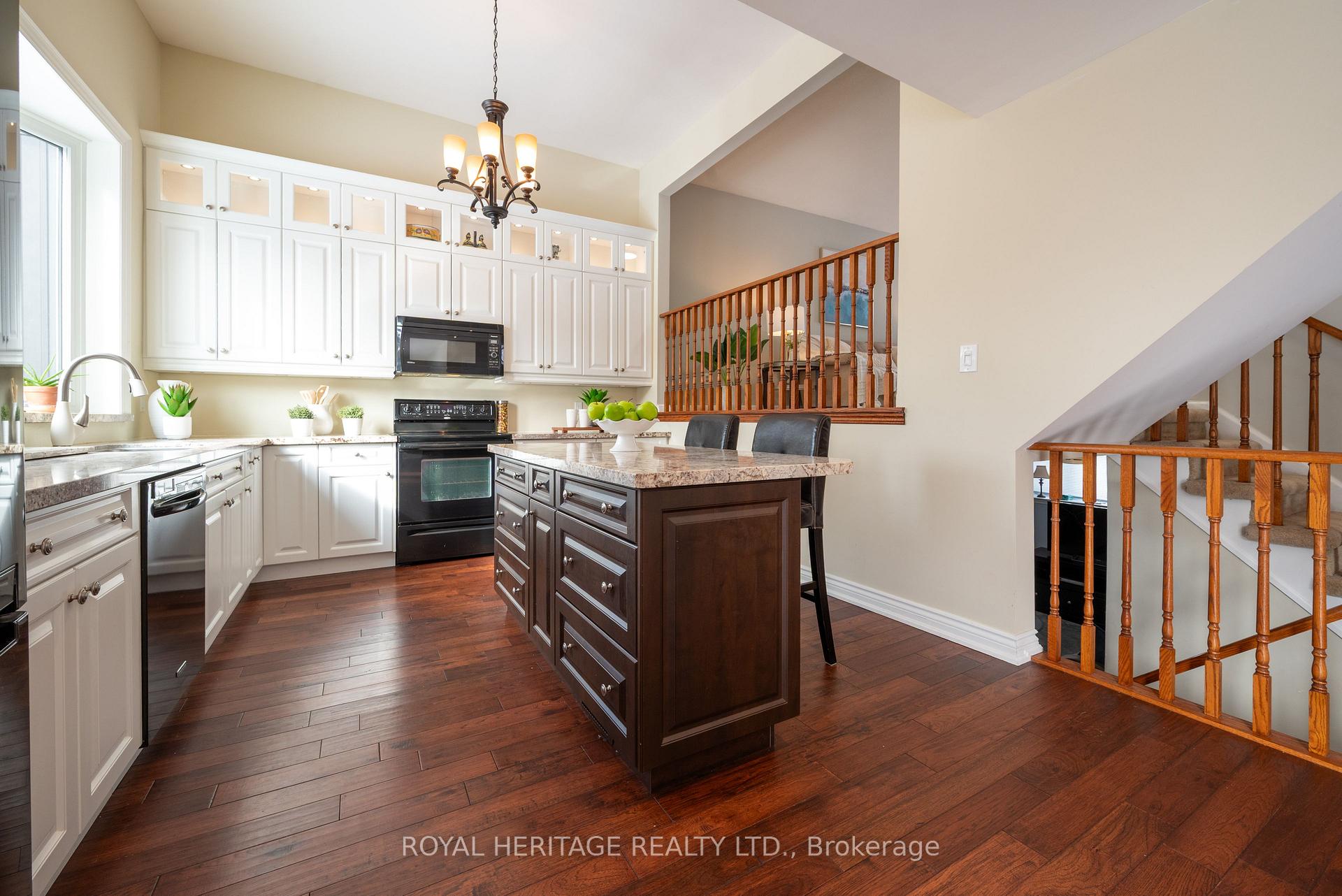 Photo 7 of 28 Renfield Crescent, Whitby, Lynde Creek — HOMEH