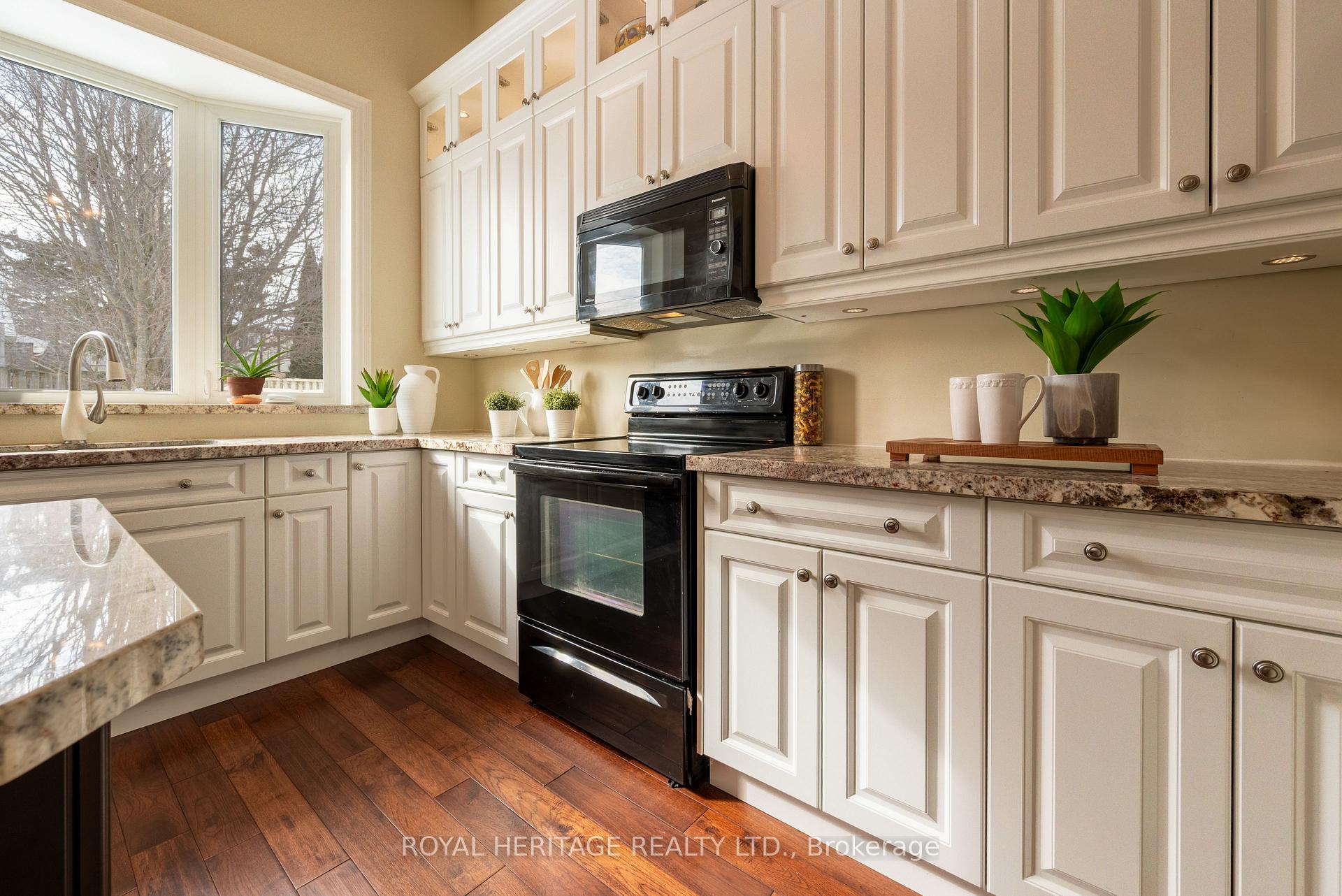 Photo 10 of 28 Renfield Crescent, Whitby, Lynde Creek — HOMEH