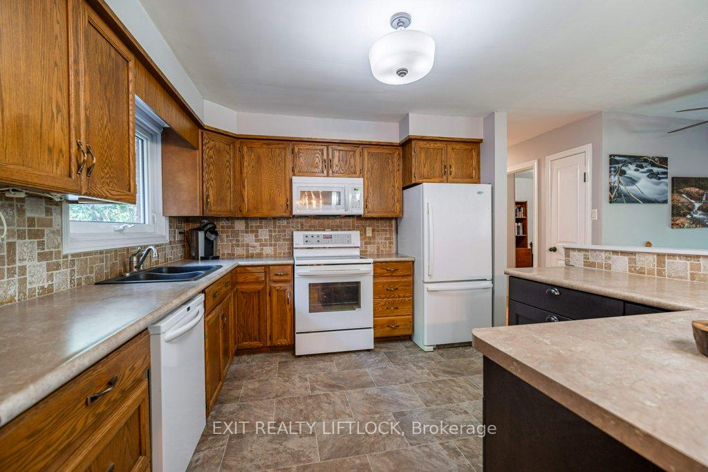Photo 8 of 39 Beechwood Drive, Peterborough, Monaghan Ward 2 — HOMEH