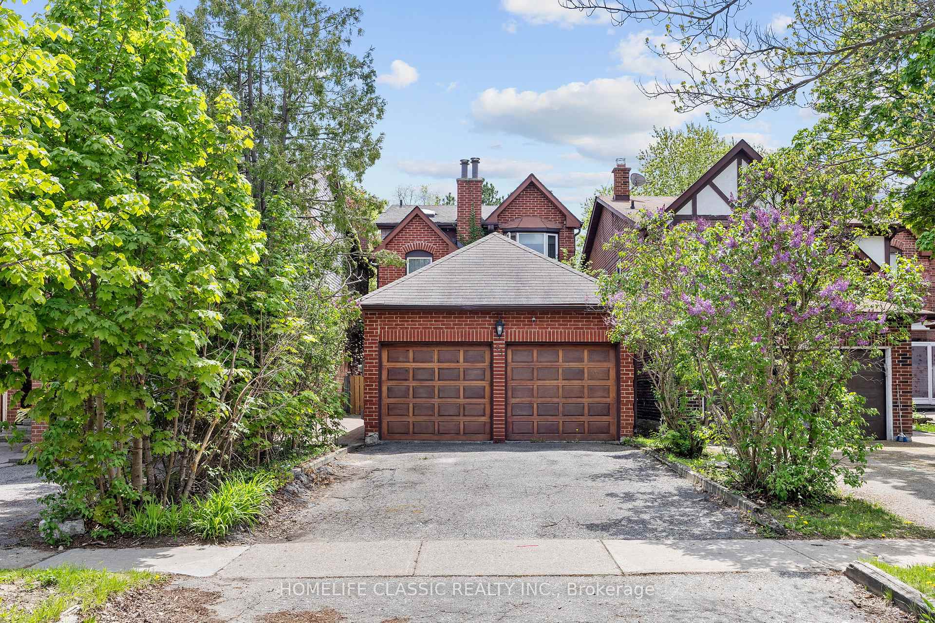 Front of 93 North Meadow Crescent