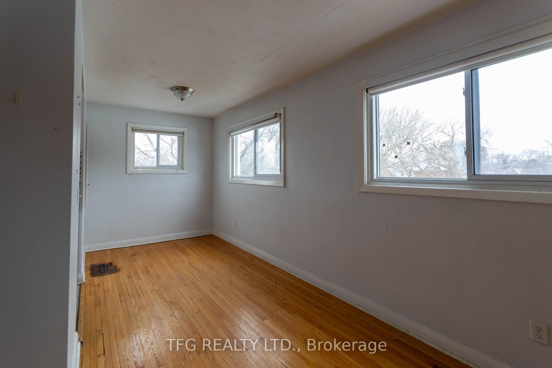 Photo 5 of Unit 2, 463 Bond Street E, Oshawa, O'Neill — HOMEH