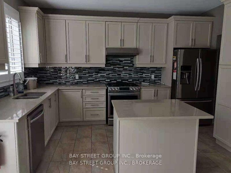 Photo 4 of 1782 Western Crescent, Oshawa, Samac — HOMEH