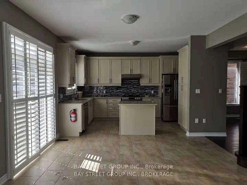 Photo 5 of 1782 Western Crescent, Oshawa, Samac — HOMEH