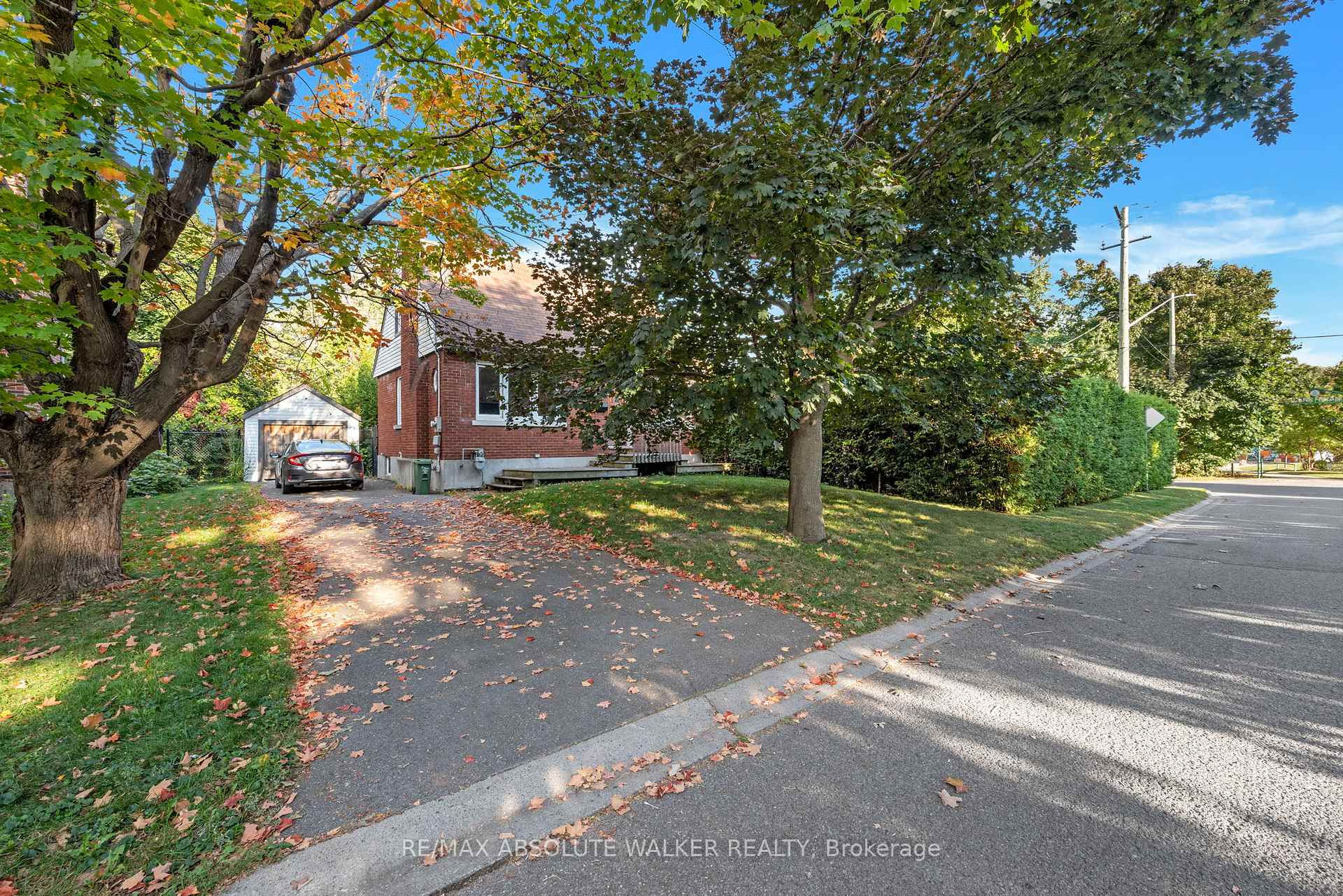 Photo 1 of 899 Maplewood Avenue, Ottawa, Queensway Terrace North — HOMEH