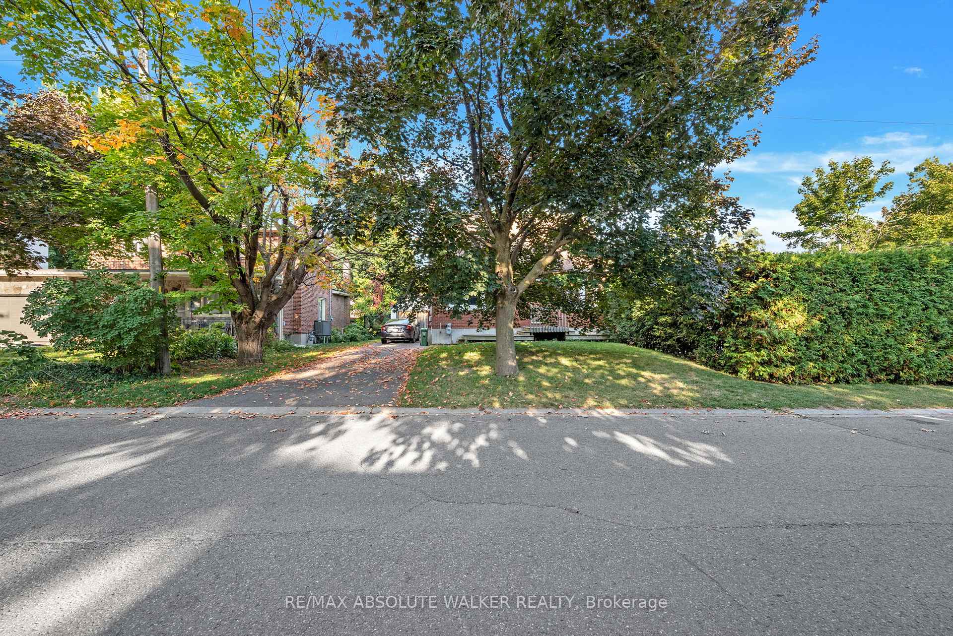 Photo 3 of 899 Maplewood Avenue, Ottawa, Queensway Terrace North — HOMEH
