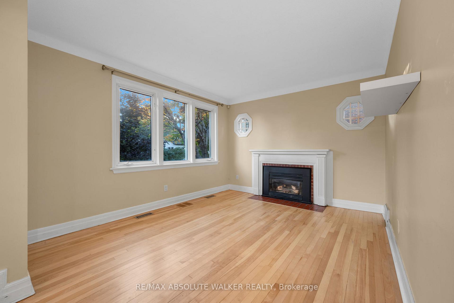 Photo 4 of 899 Maplewood Avenue, Ottawa, Queensway Terrace North — HOMEH