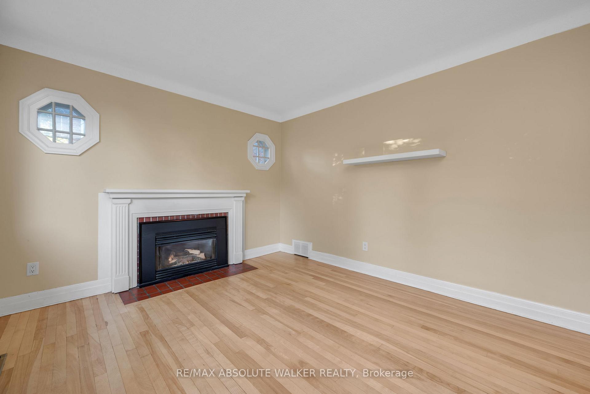 Photo 2 of 899 Maplewood Avenue, Ottawa, Queensway Terrace North — HOMEH