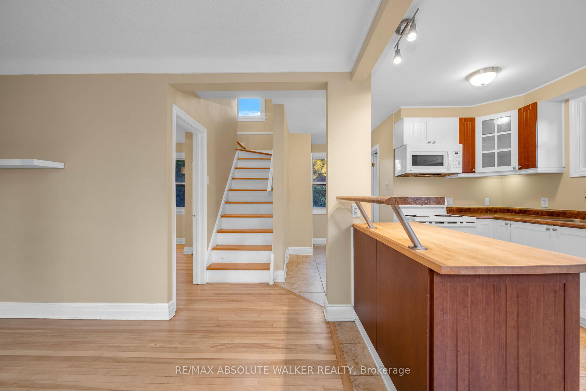 Photo 8 of 899 Maplewood Avenue, Ottawa, Queensway Terrace North — HOMEH