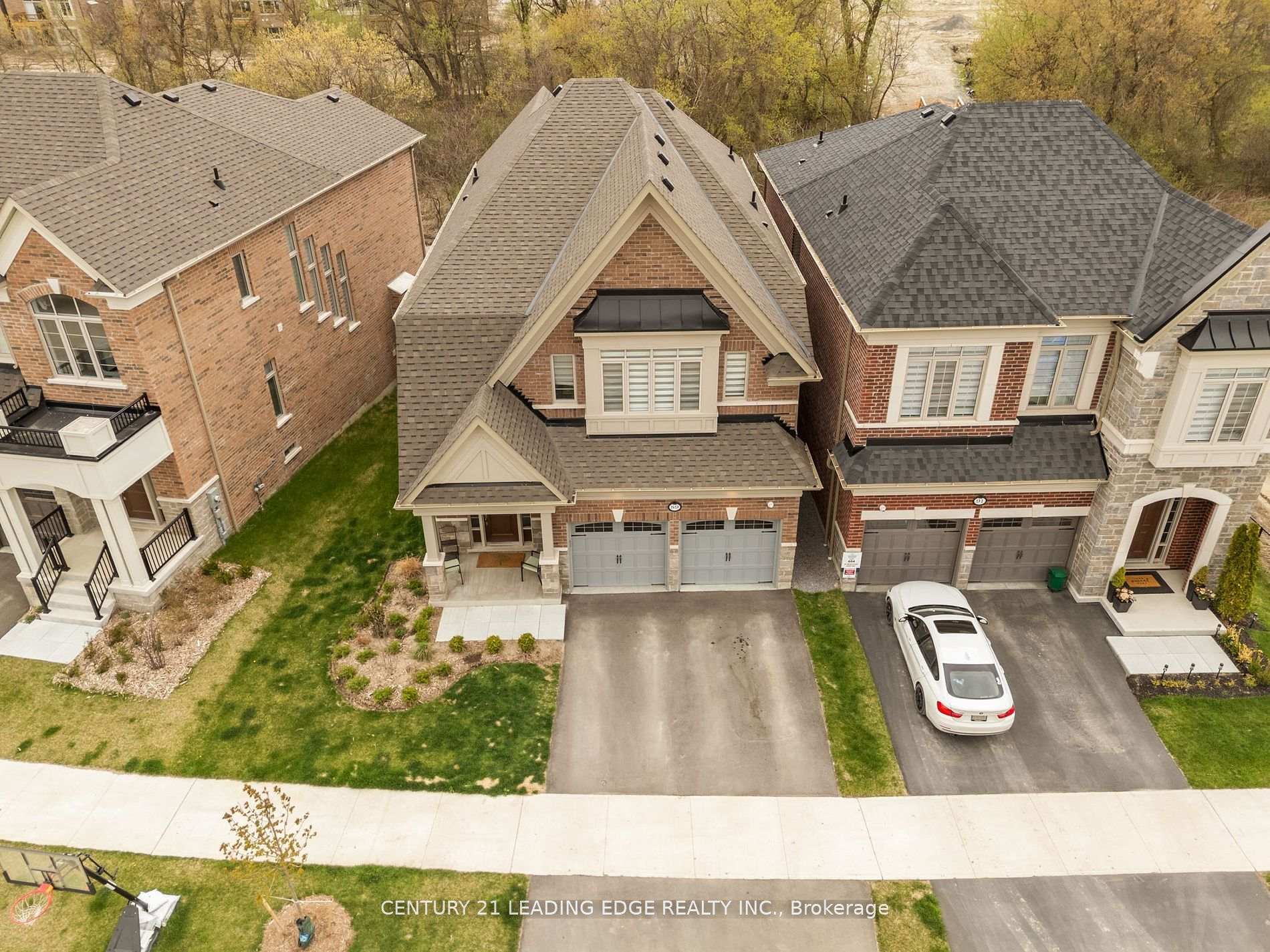 Photo 3 of 89 Deer Ridge Crescent, Whitby, Rural Whitby — HOMEH