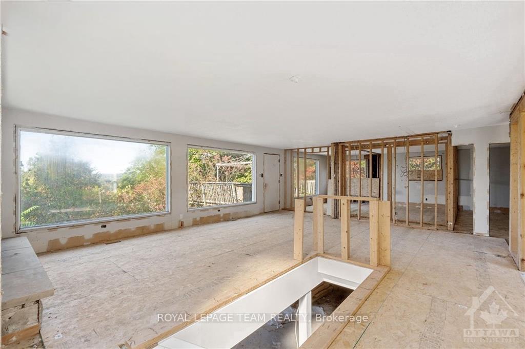 Photo 5 of 1541 Bella Vista Drive, Ottawa, Camelot — HOMEH