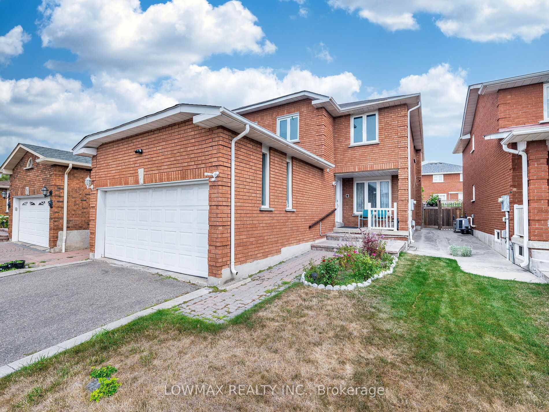 Photo 3 of 534 Chancellor Drive, Vaughan, East Woodbridge — HOMEH
