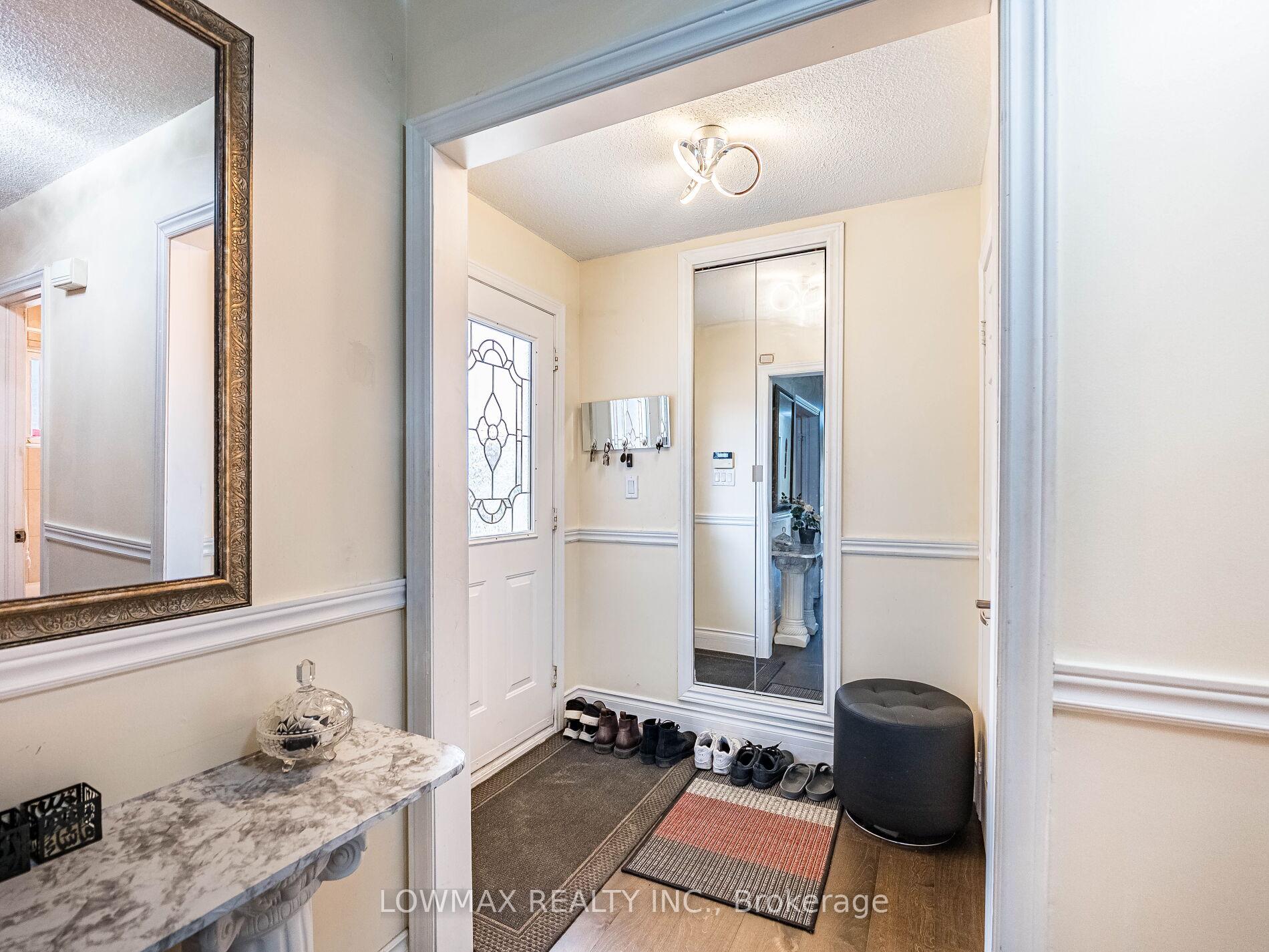 Photo 6 of 534 Chancellor Drive, Vaughan, East Woodbridge — HOMEH