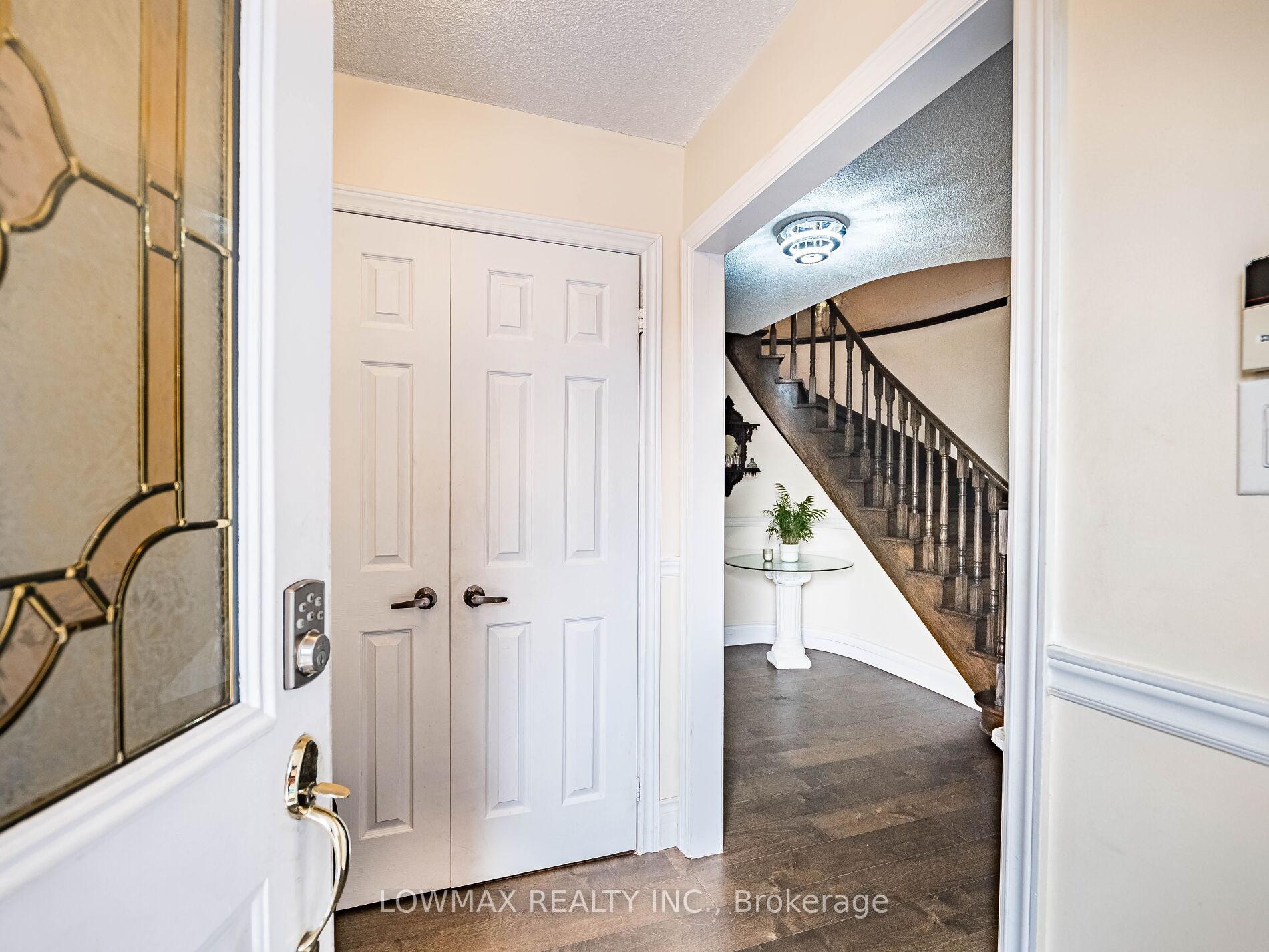 Photo 7 of 534 Chancellor Drive, Vaughan, East Woodbridge — HOMEH