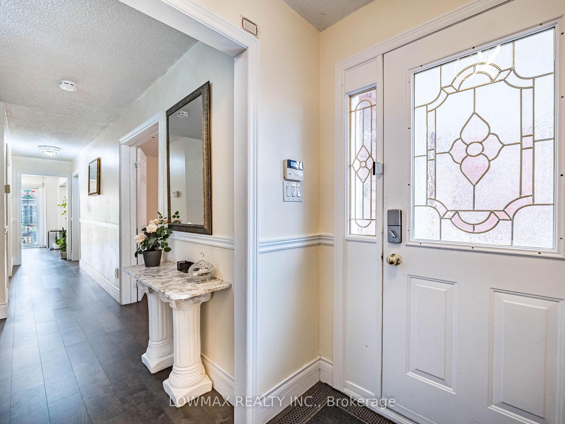 Photo 8 of 534 Chancellor Drive, Vaughan, East Woodbridge — HOMEH