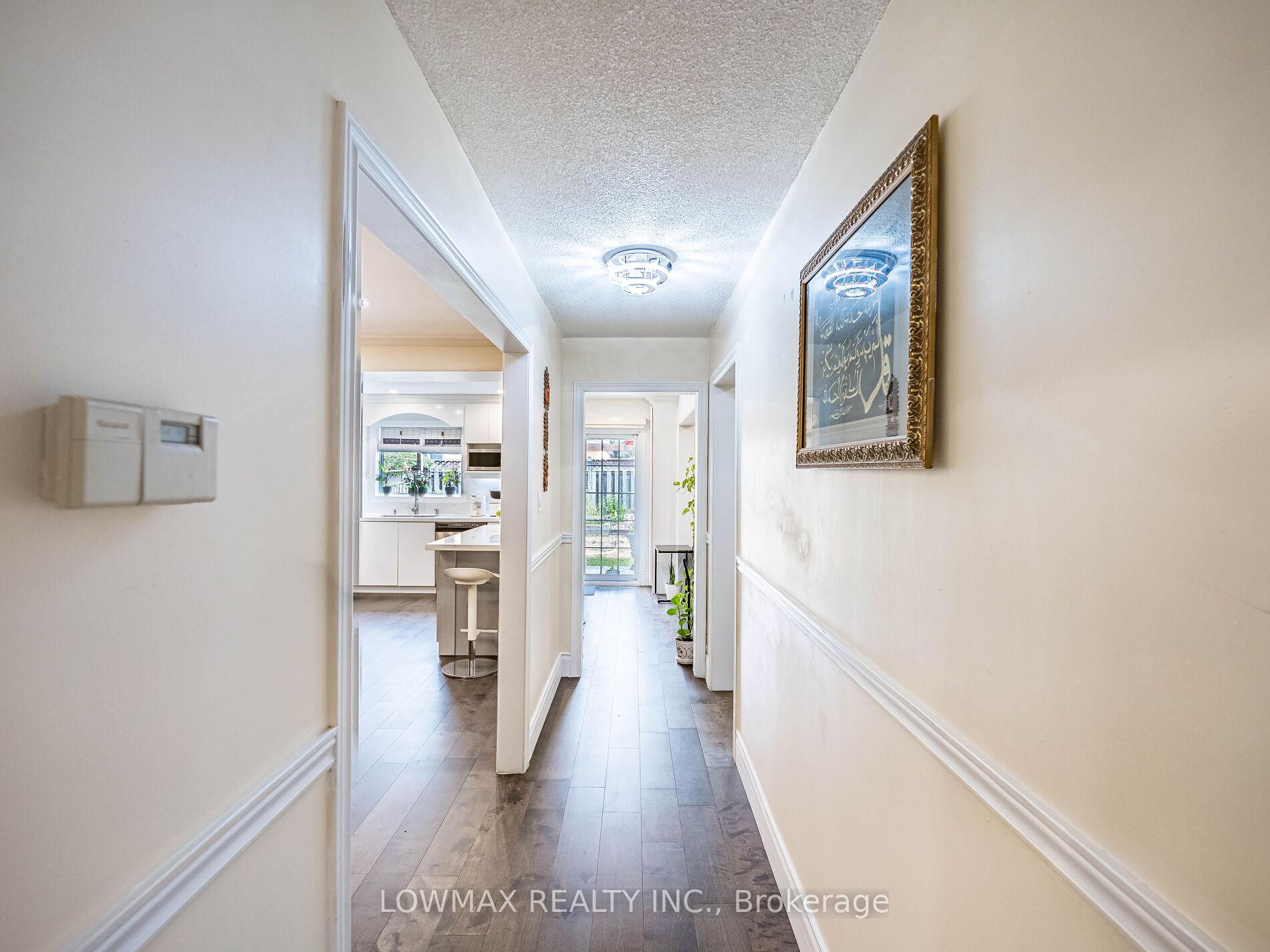 Photo 11 of 534 Chancellor Drive, Vaughan, East Woodbridge — HOMEH