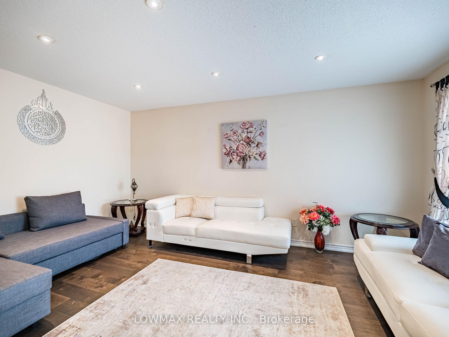 Photo 12 of 534 Chancellor Drive, Vaughan, East Woodbridge — HOMEH