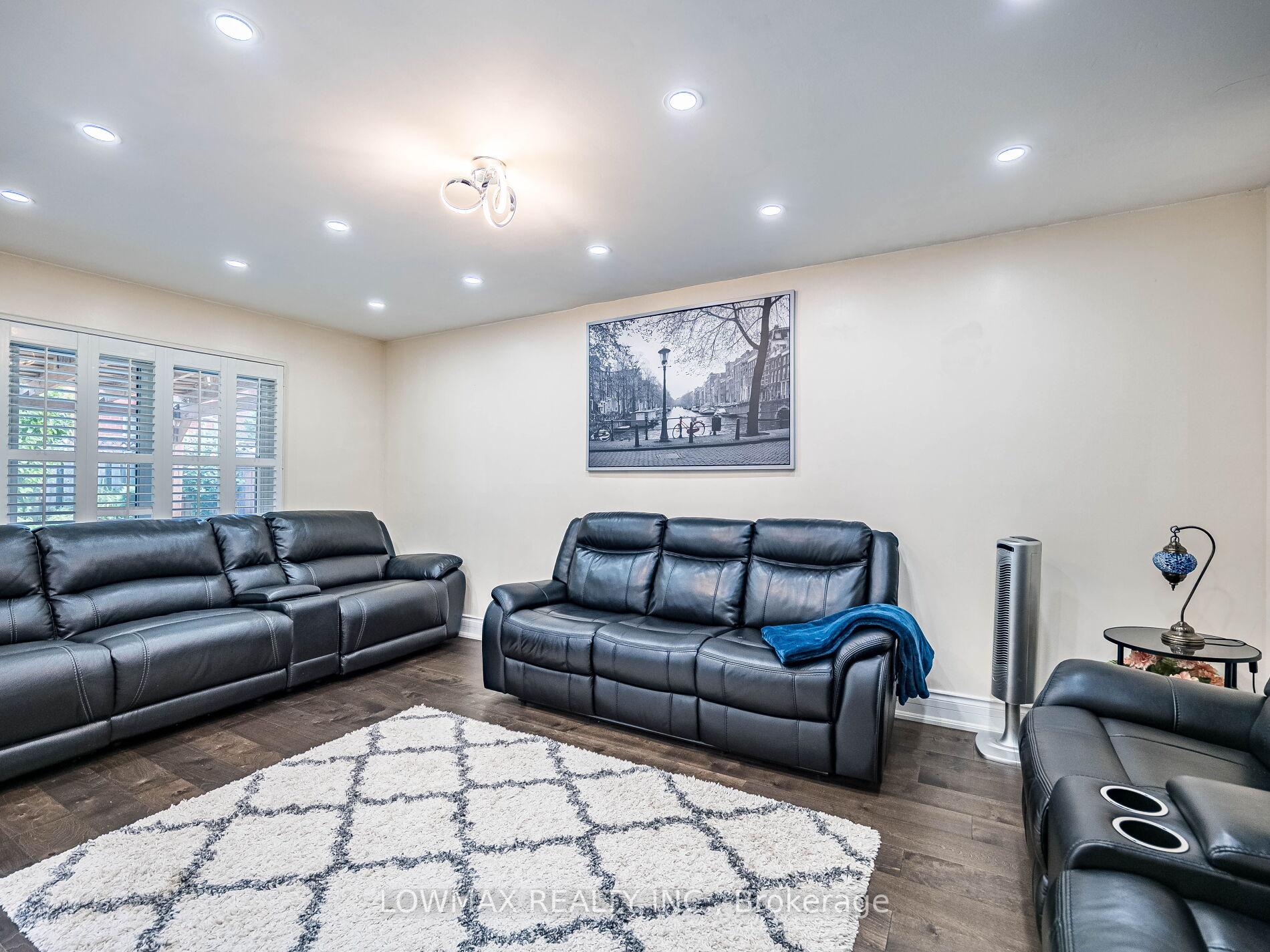 Photo 13 of 534 Chancellor Drive, Vaughan, East Woodbridge — HOMEH