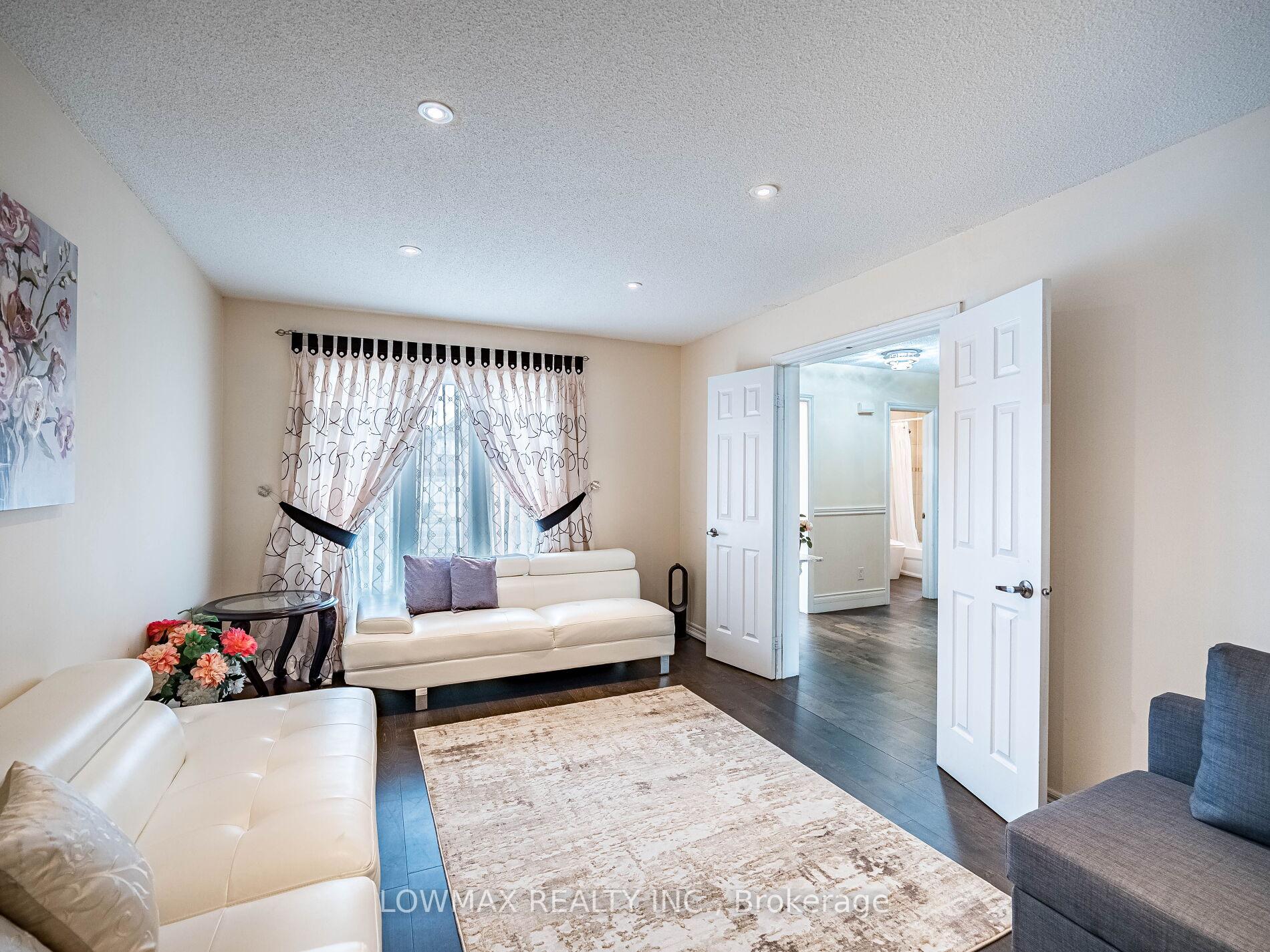 Photo 14 of 534 Chancellor Drive, Vaughan, East Woodbridge — HOMEH