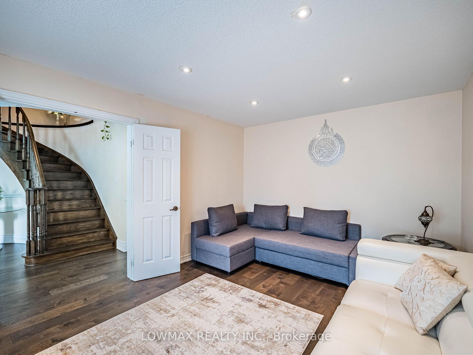 Photo 15 of 534 Chancellor Drive, Vaughan, East Woodbridge — HOMEH