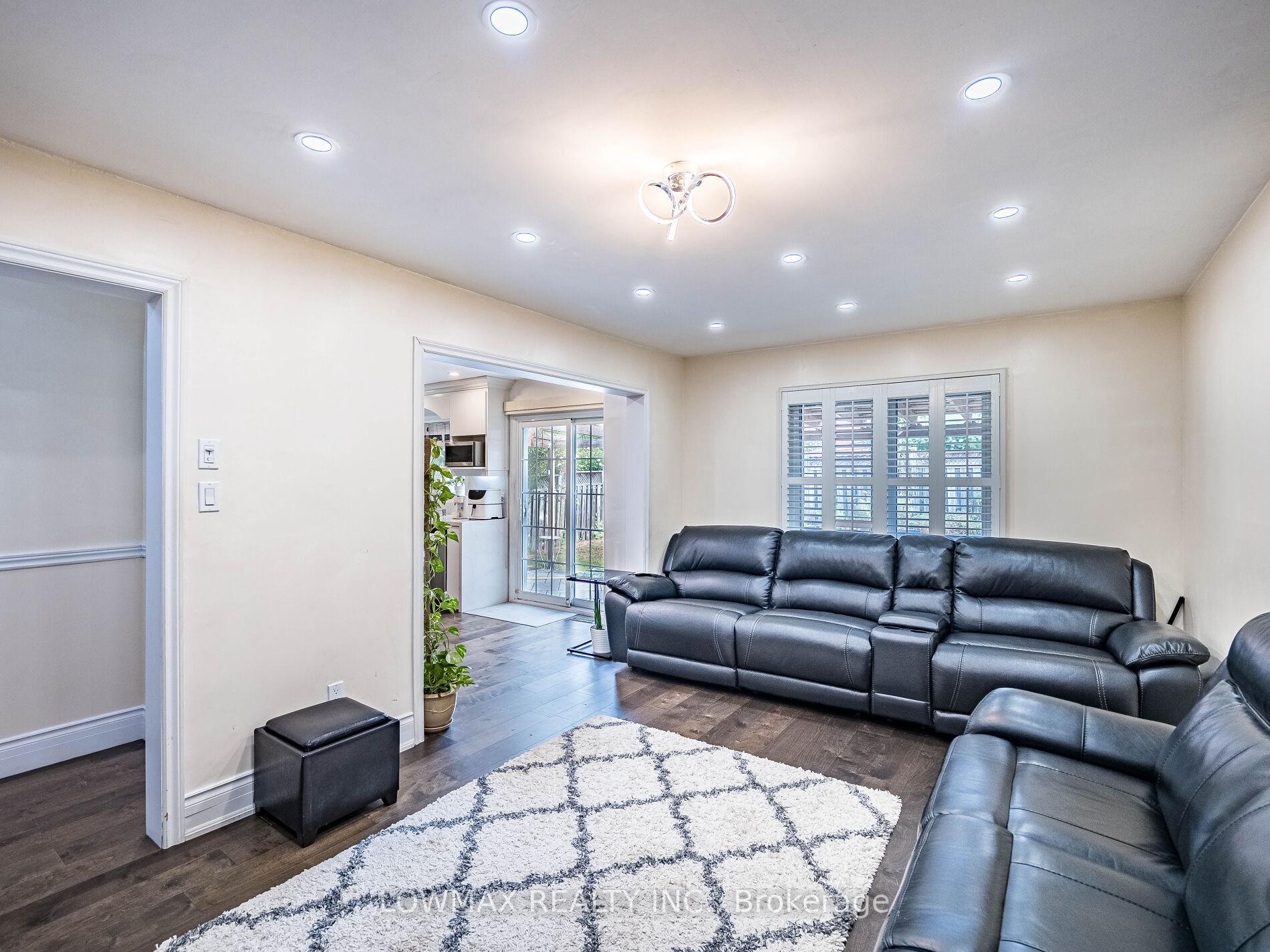 Photo 16 of 534 Chancellor Drive, Vaughan, East Woodbridge — HOMEH