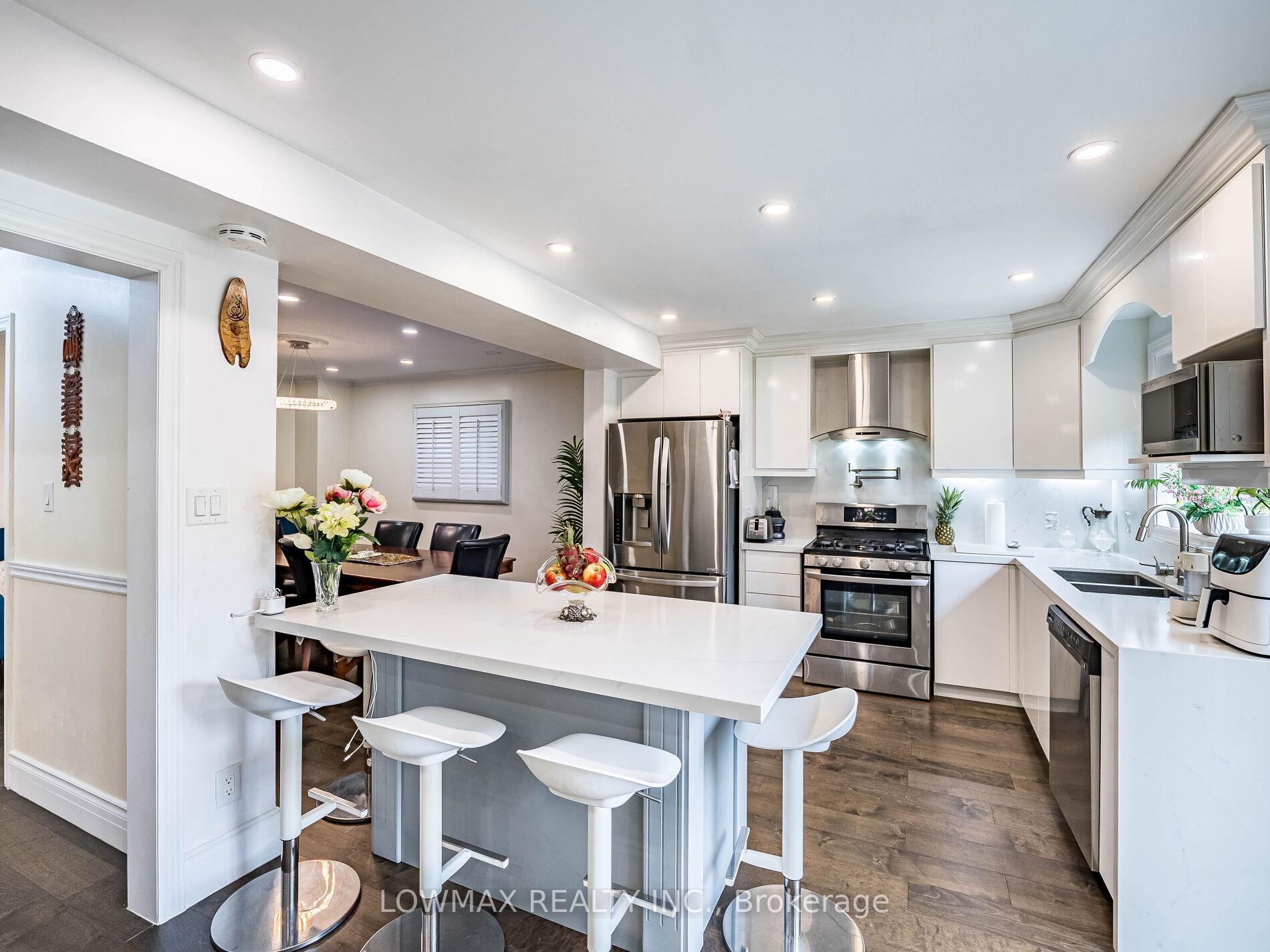 Photo 17 of 534 Chancellor Drive, Vaughan, East Woodbridge — HOMEH