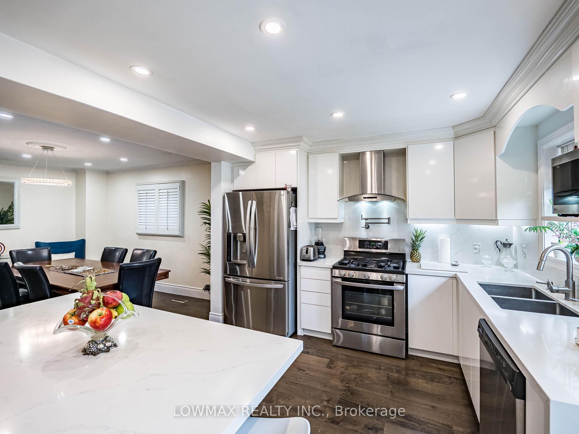 Photo 18 of 534 Chancellor Drive, Vaughan, East Woodbridge — HOMEH