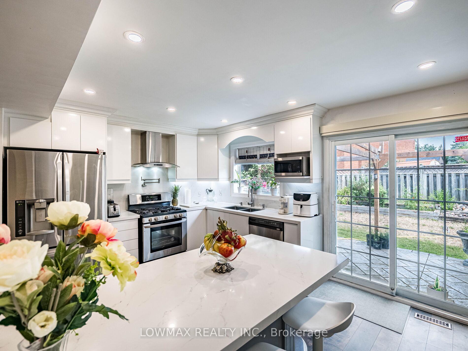 Photo 20 of 534 Chancellor Drive, Vaughan, East Woodbridge — HOMEH