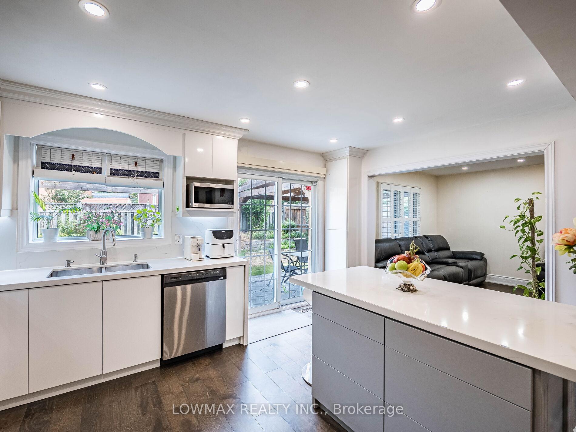 Photo 23 of 534 Chancellor Drive, Vaughan, East Woodbridge — HOMEH