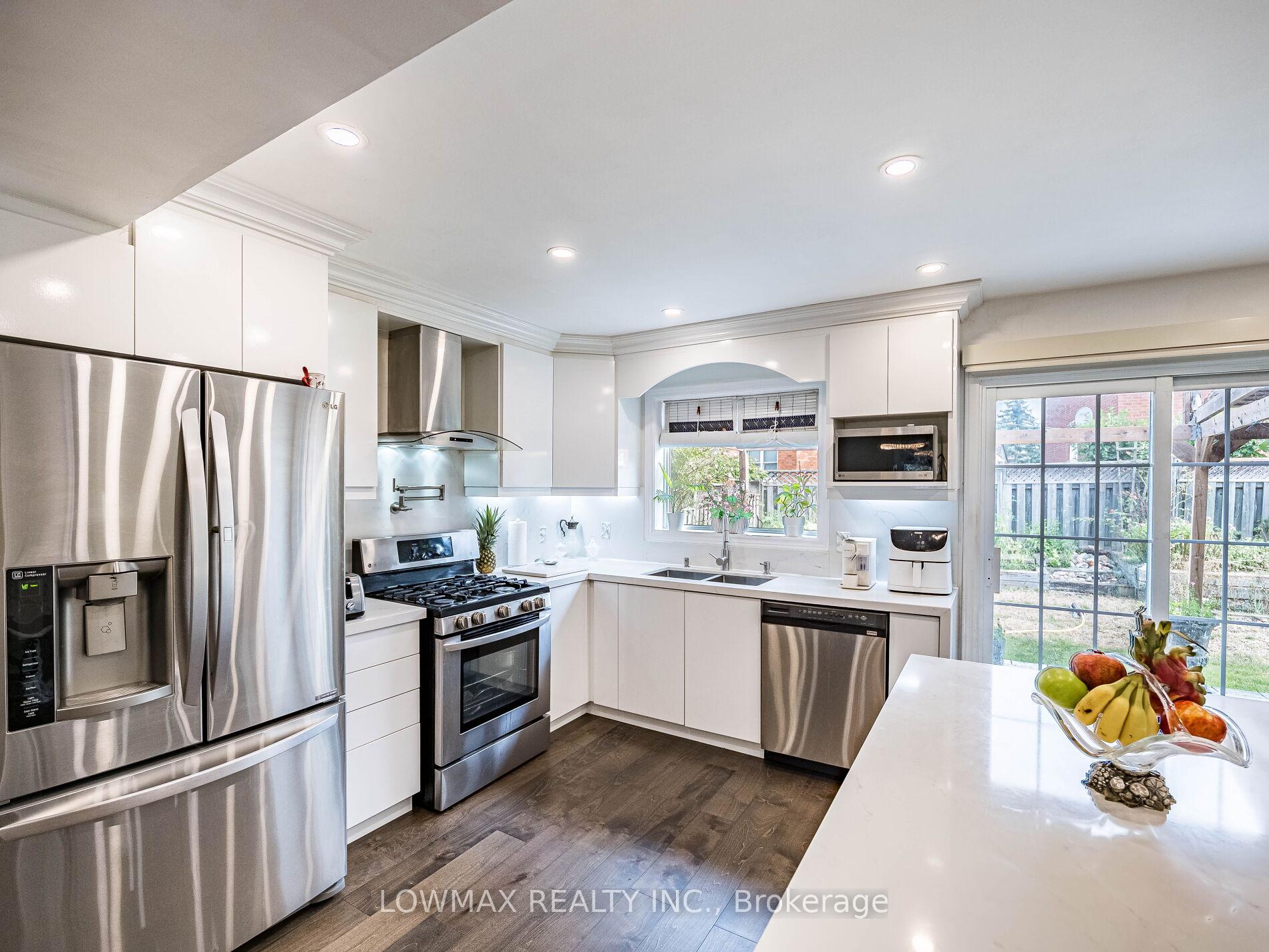 Photo 24 of 534 Chancellor Drive, Vaughan, East Woodbridge — HOMEH
