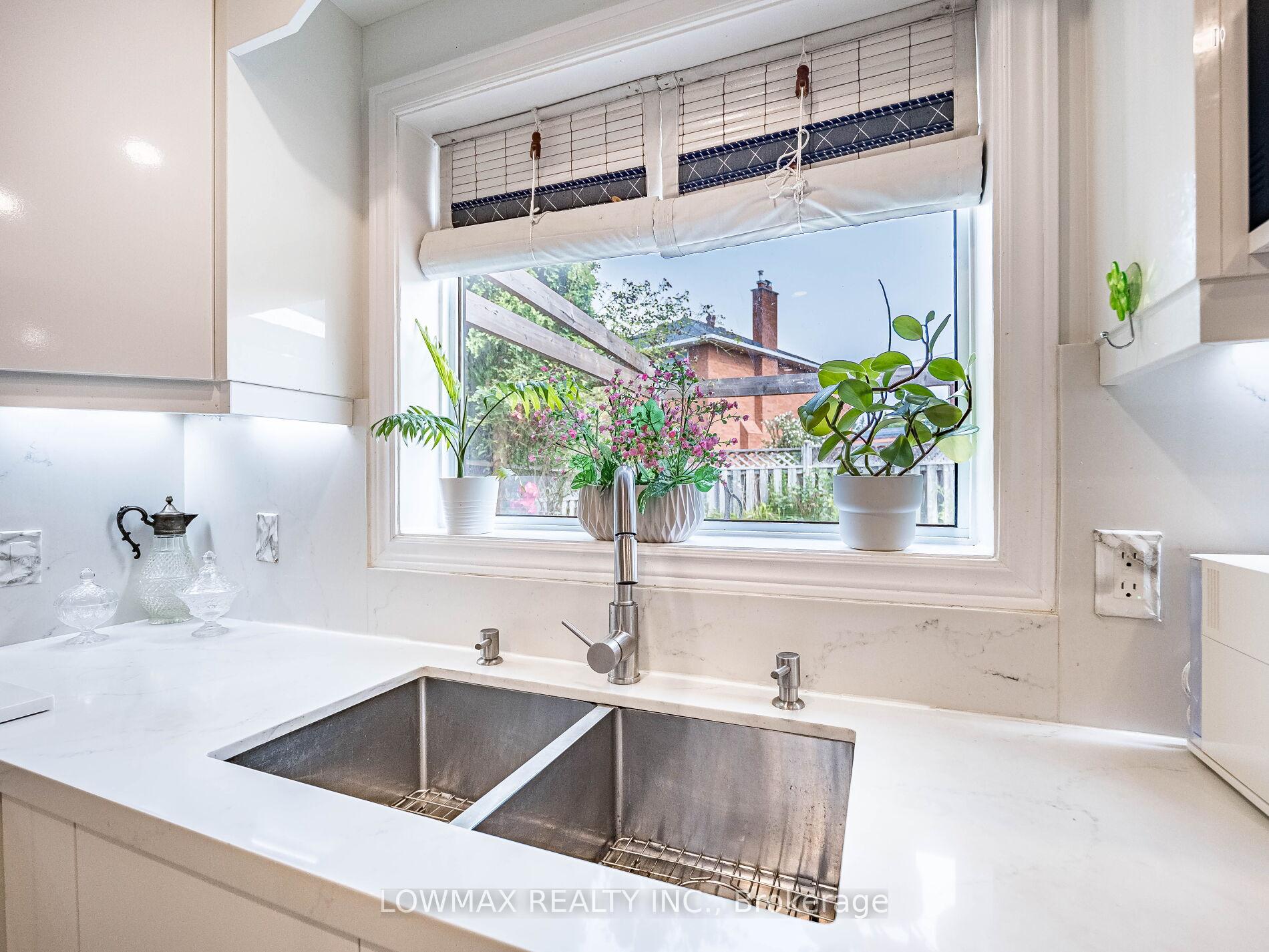 Photo 27 of 534 Chancellor Drive, Vaughan, East Woodbridge — HOMEH