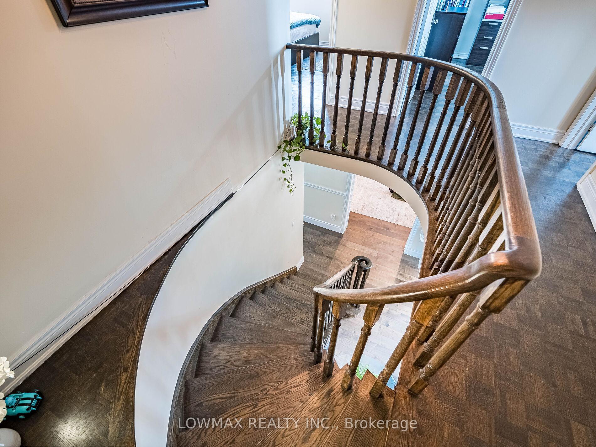 Photo 34 of 534 Chancellor Drive, Vaughan, East Woodbridge — HOMEH