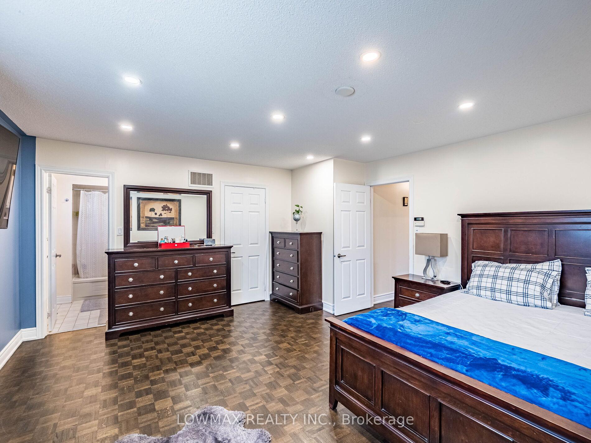 Photo 37 of 534 Chancellor Drive, Vaughan, East Woodbridge — HOMEH
