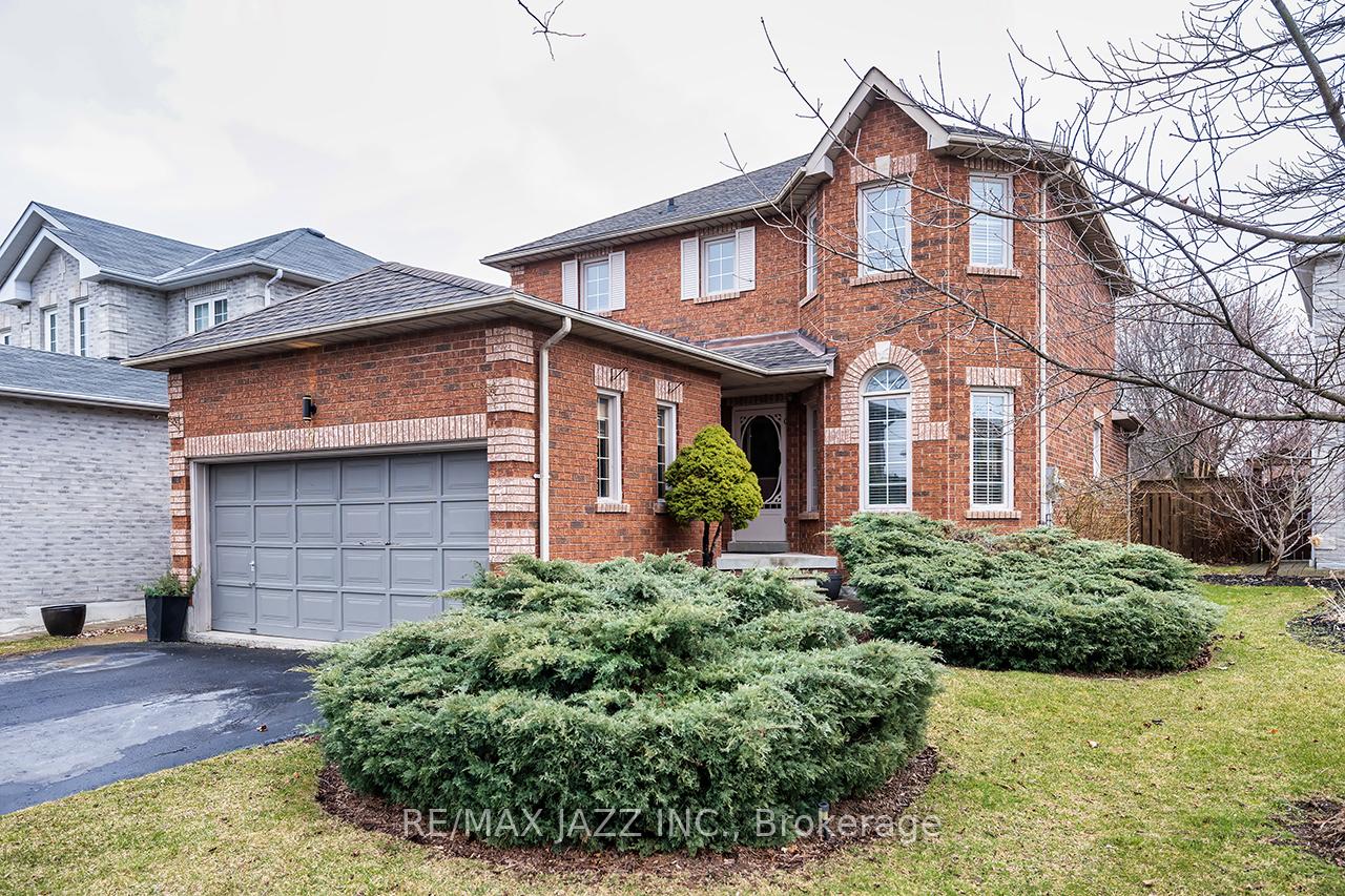 Photo 2 of 7 Barwick Court, Whitby, Downtown Whitby — HOMEH