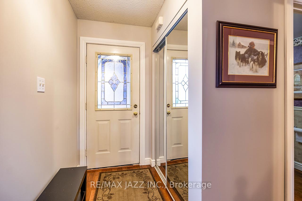 Photo 5 of 7 Barwick Court, Whitby, Downtown Whitby — HOMEH