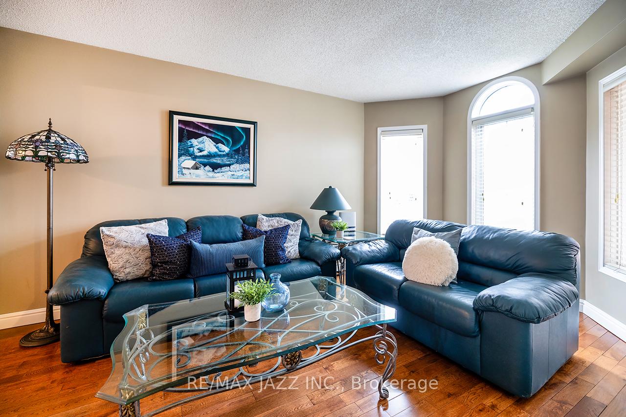 Photo 7 of 7 Barwick Court, Whitby, Downtown Whitby — HOMEH