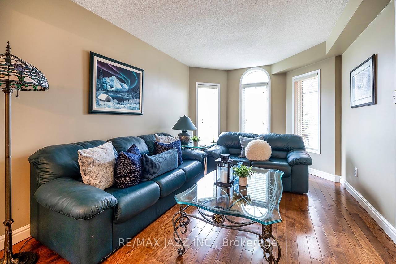 Photo 8 of 7 Barwick Court, Whitby, Downtown Whitby — HOMEH