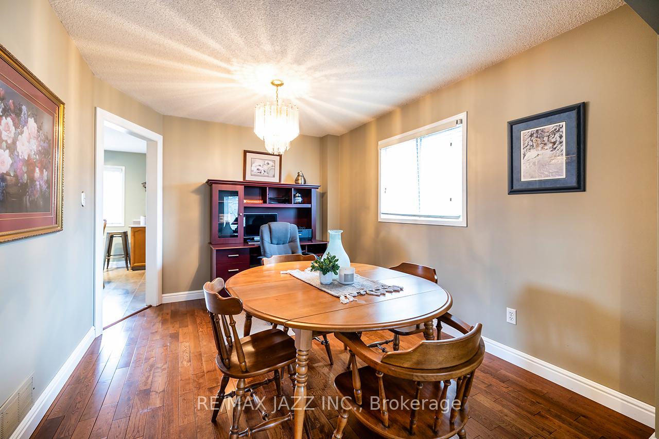 Photo 10 of 7 Barwick Court, Whitby, Downtown Whitby — HOMEH