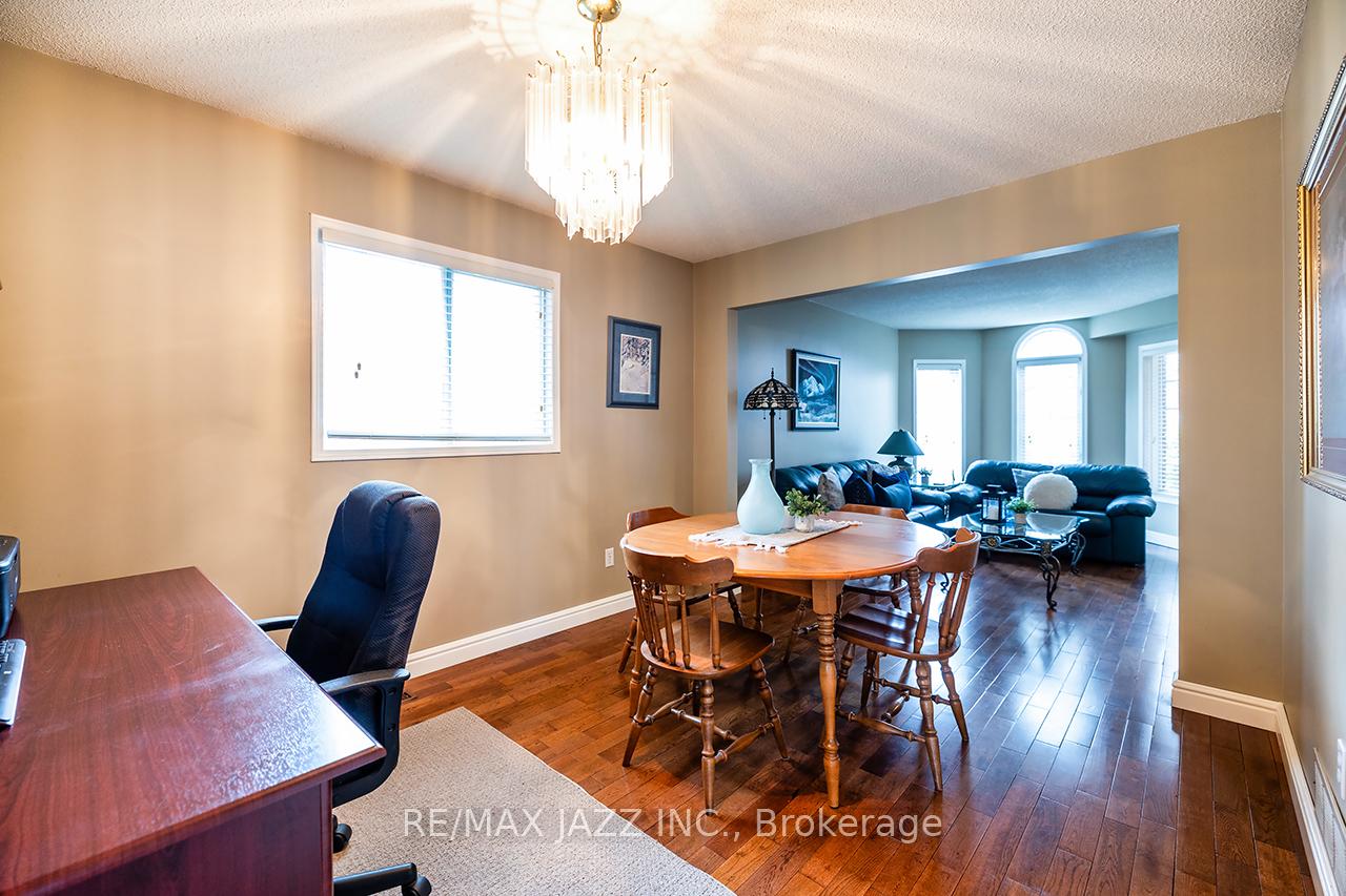 Photo 11 of 7 Barwick Court, Whitby, Downtown Whitby — HOMEH