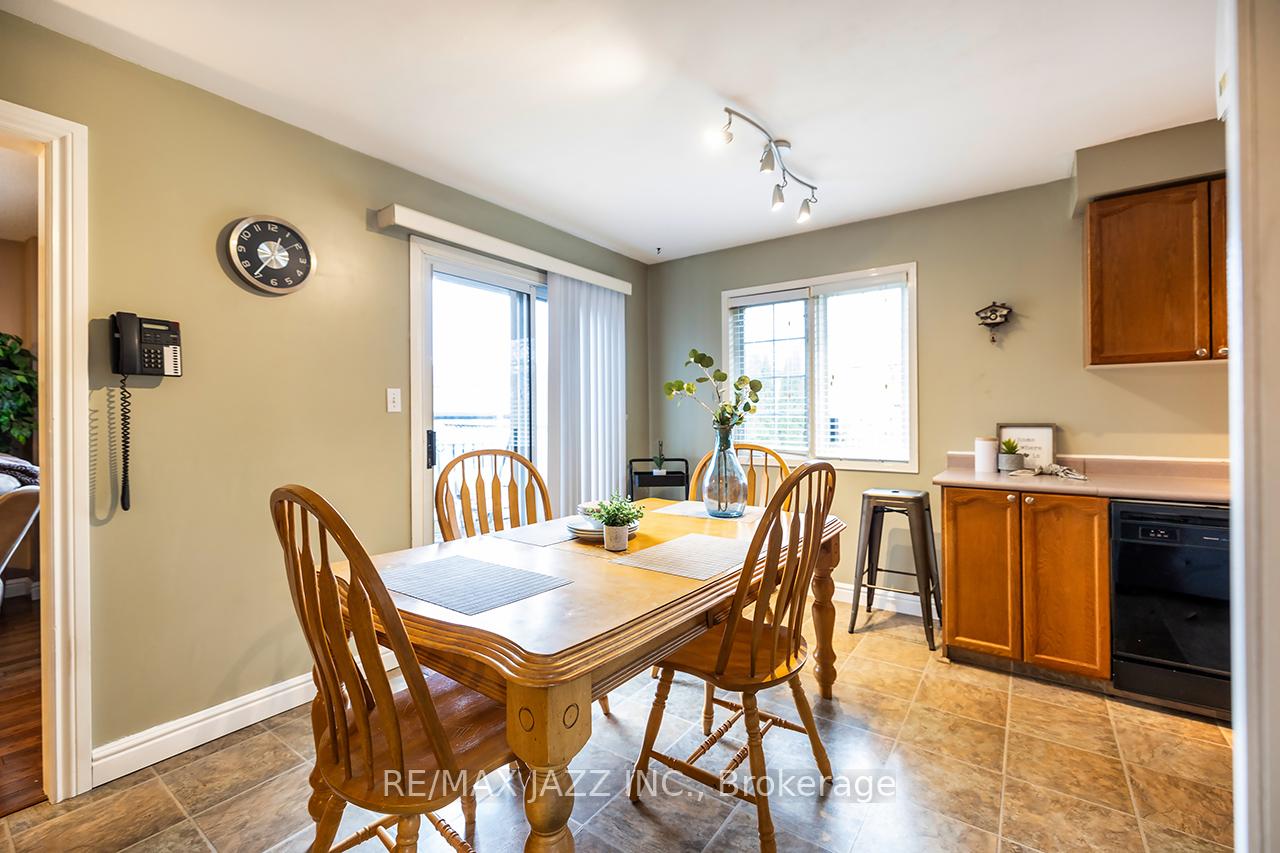 Photo 12 of 7 Barwick Court, Whitby, Downtown Whitby — HOMEH