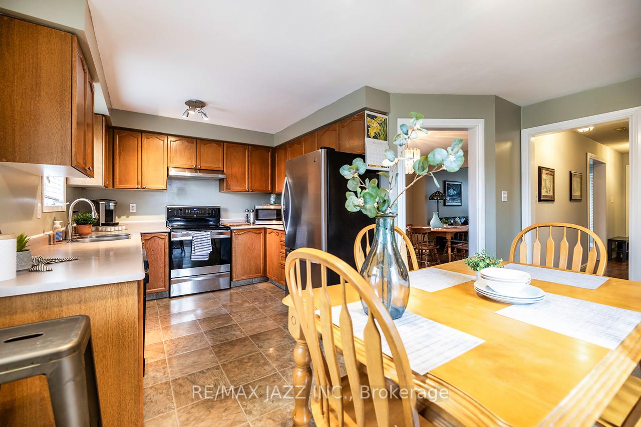 Photo 14 of 7 Barwick Court, Whitby, Downtown Whitby — HOMEH