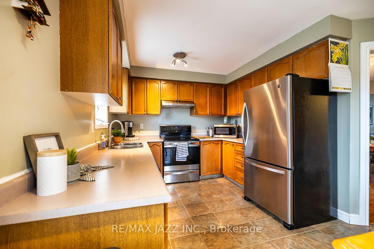 Photo 15 of 7 Barwick Court, Whitby, Downtown Whitby — HOMEH