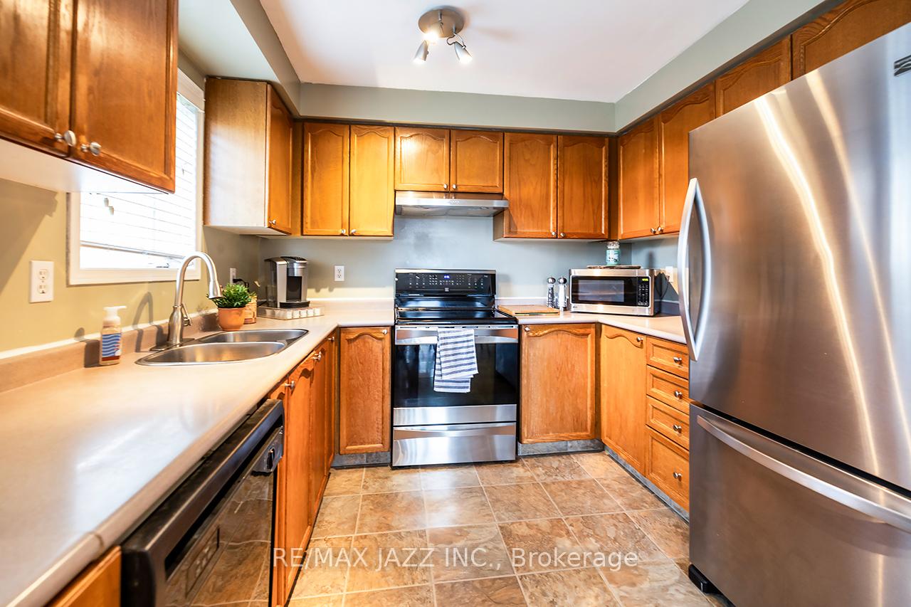 Photo 16 of 7 Barwick Court, Whitby, Downtown Whitby — HOMEH