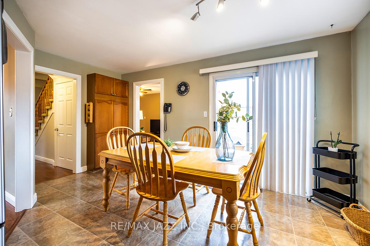 Photo 17 of 7 Barwick Court, Whitby, Downtown Whitby — HOMEH