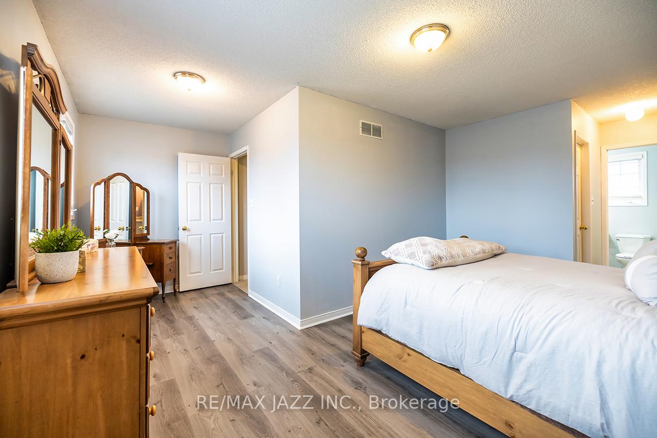 Photo 26 of 7 Barwick Court, Whitby, Downtown Whitby — HOMEH